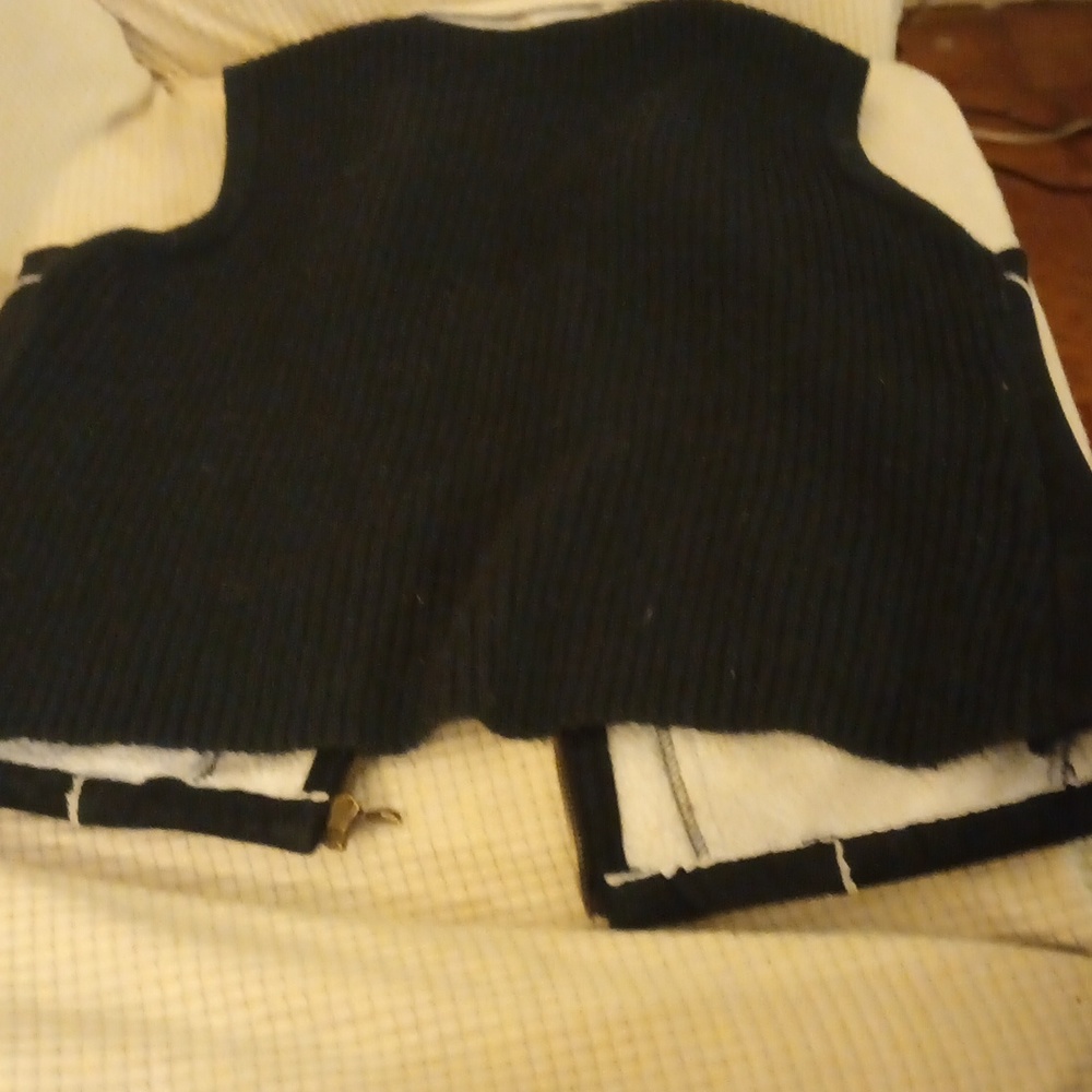 Vest - Picture 4 of 4